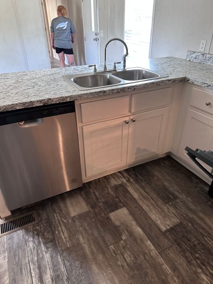 241 E Laurel Ln - Photo 5 of 9