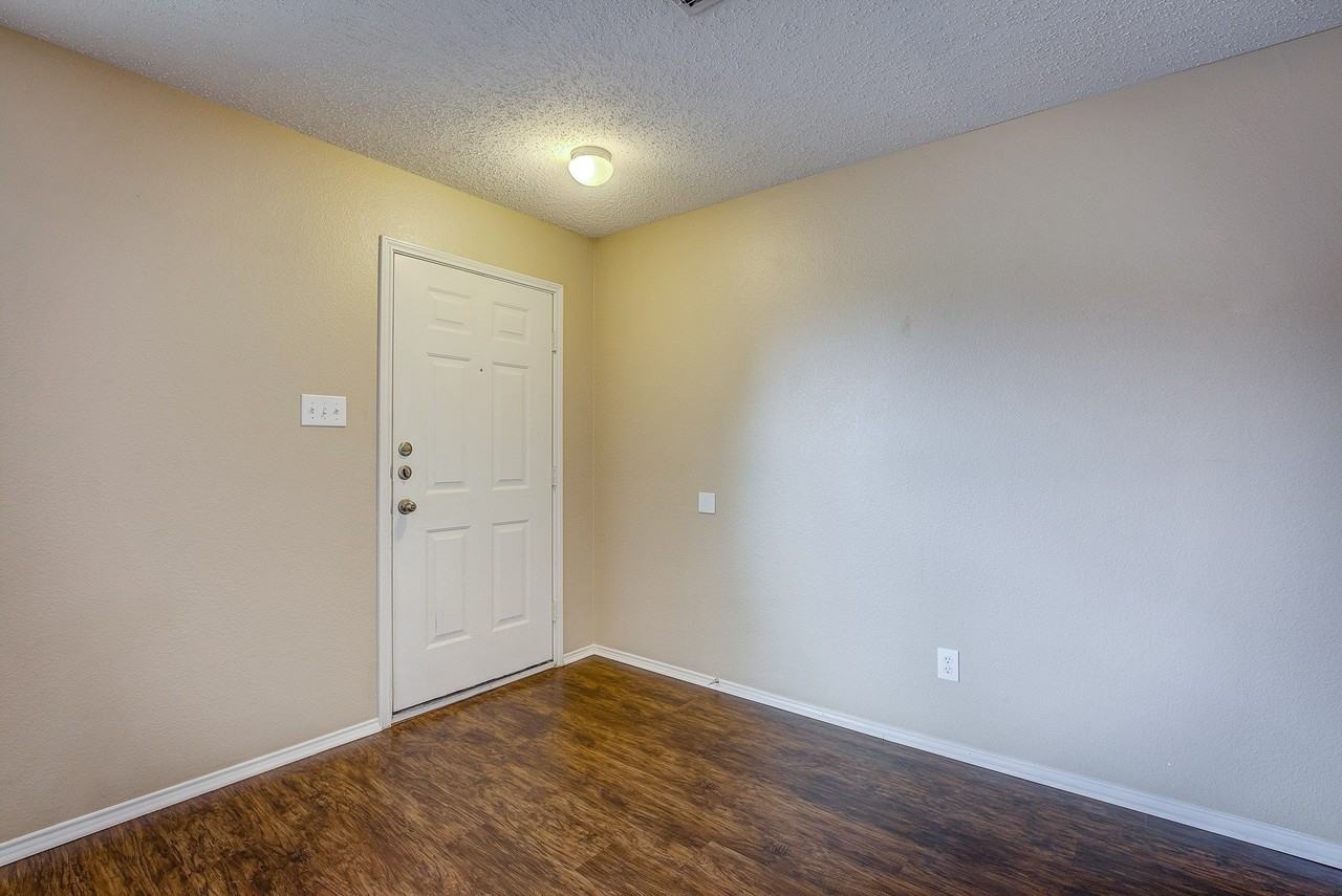 5433 Scotts Valley St - Photo 6 of 32