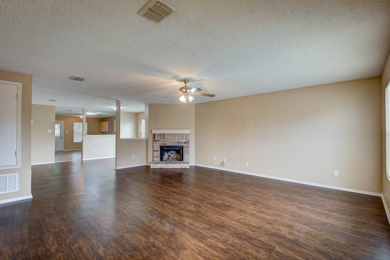 5433 Scotts Valley St - Photo 7 of 32
