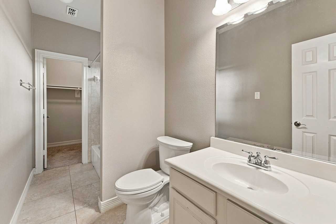 4330 Holland Ave #5 - Photo 5 of 26