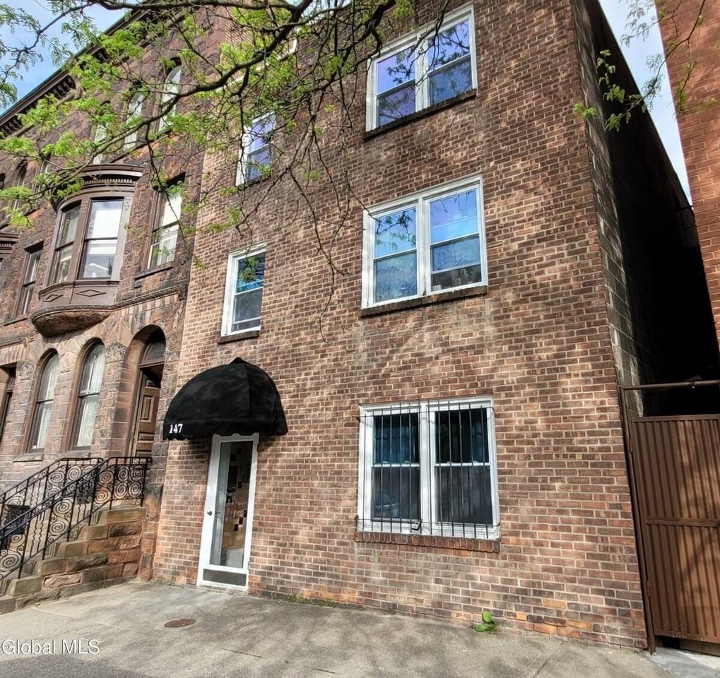147 Eagle St #1
