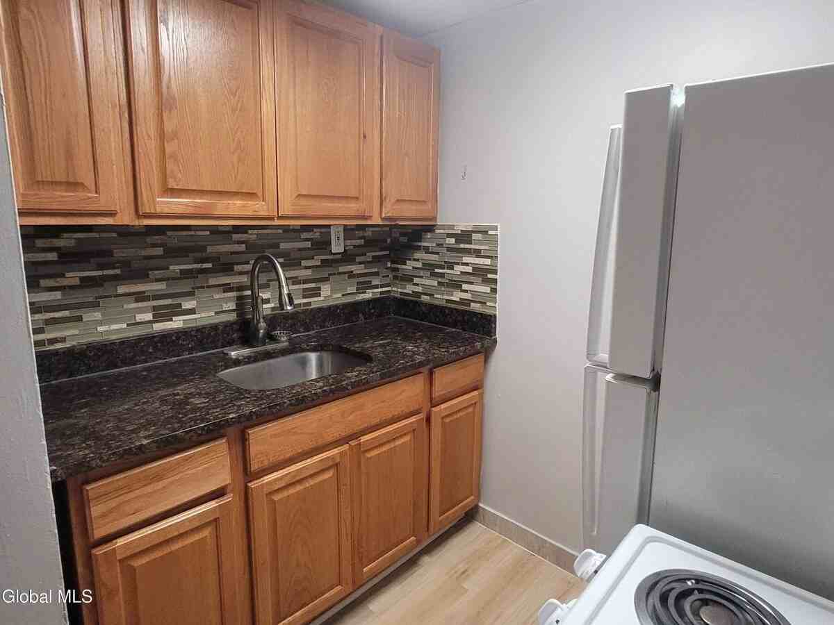 147 Eagle St #1 - Photo 2 of 15
