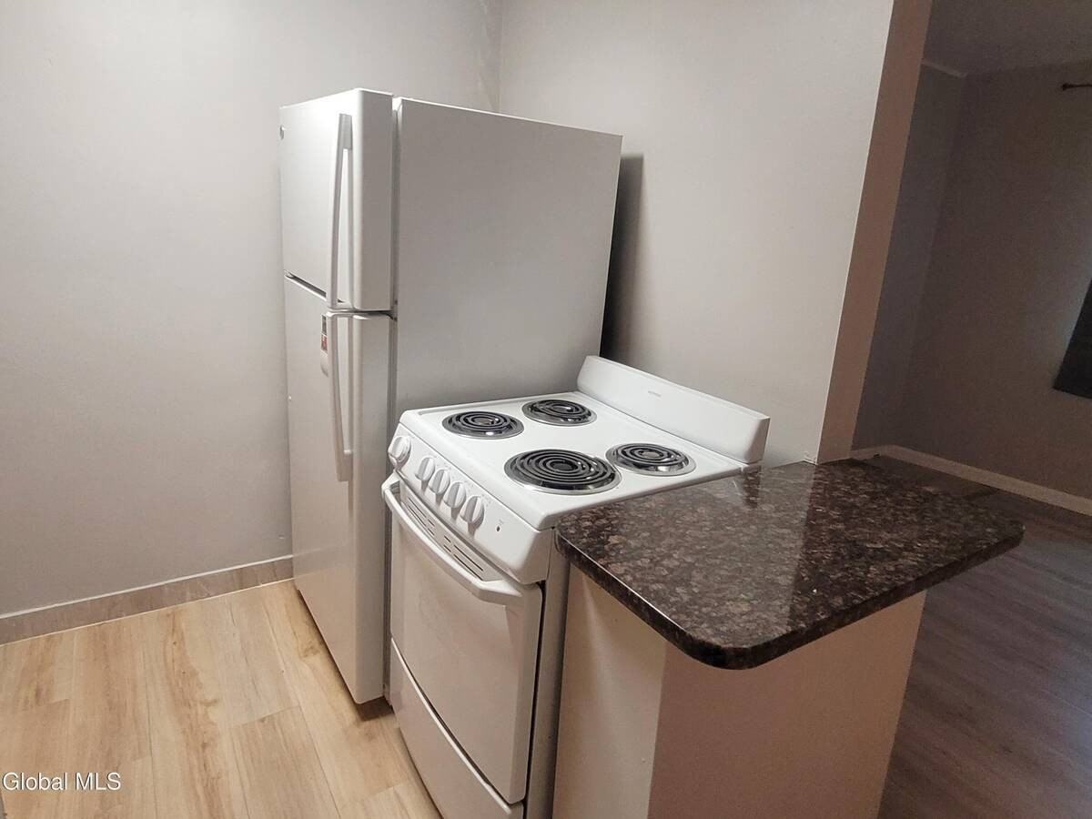 147 Eagle St #1 - Photo 3 of 15