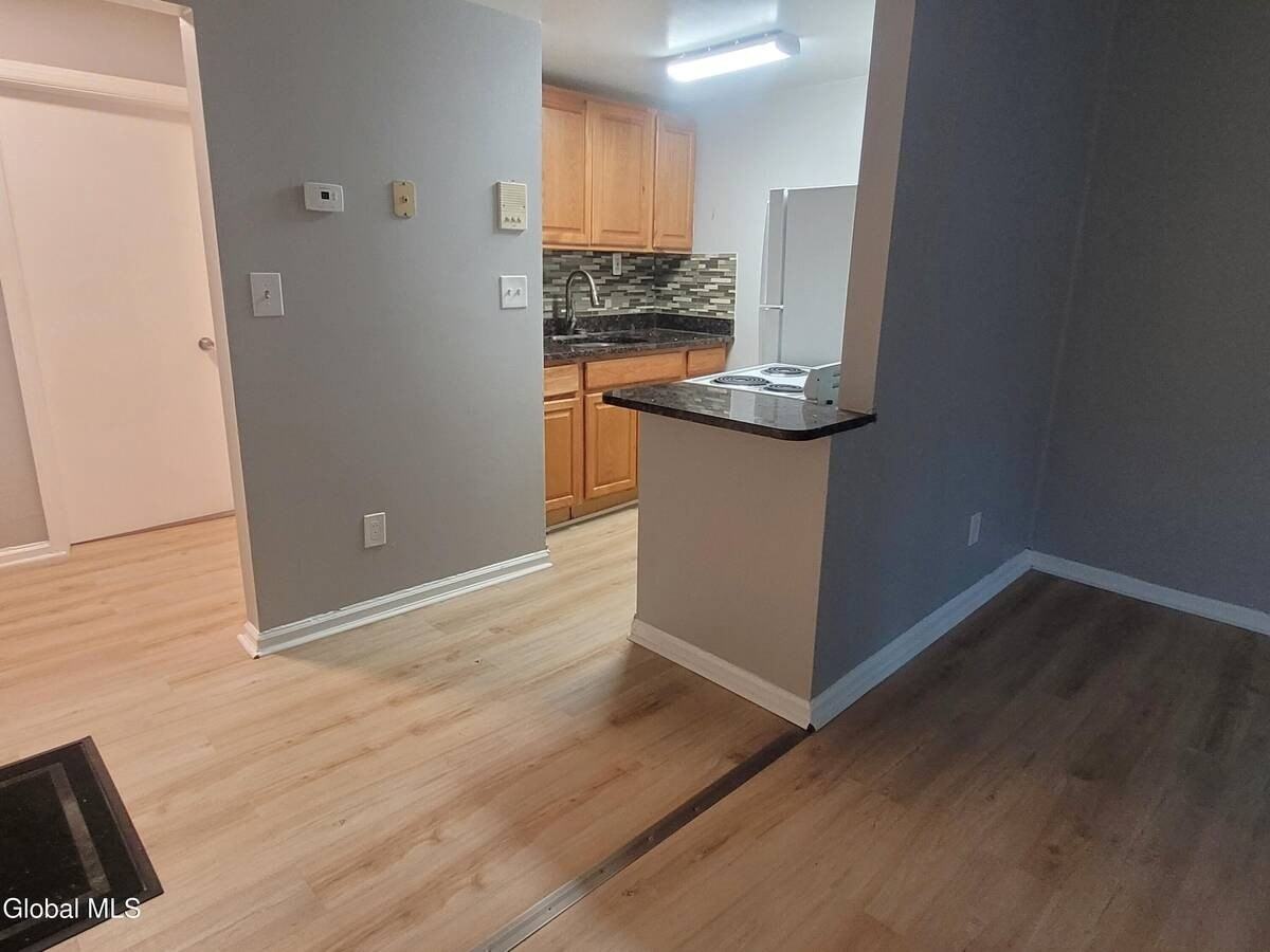 147 Eagle St #1 - Photo 4 of 15