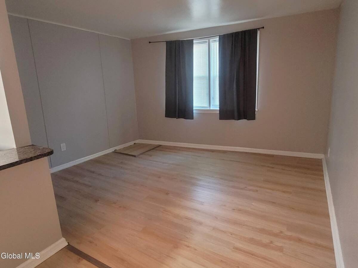 147 Eagle St #1 - Photo 5 of 15