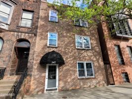 featured image of 147 Eagle St #4