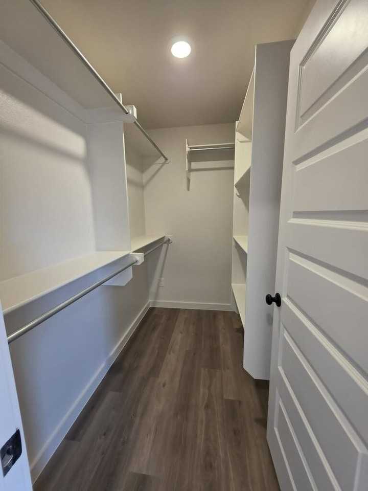 Gold Rush Ave - Photo 4 of 16