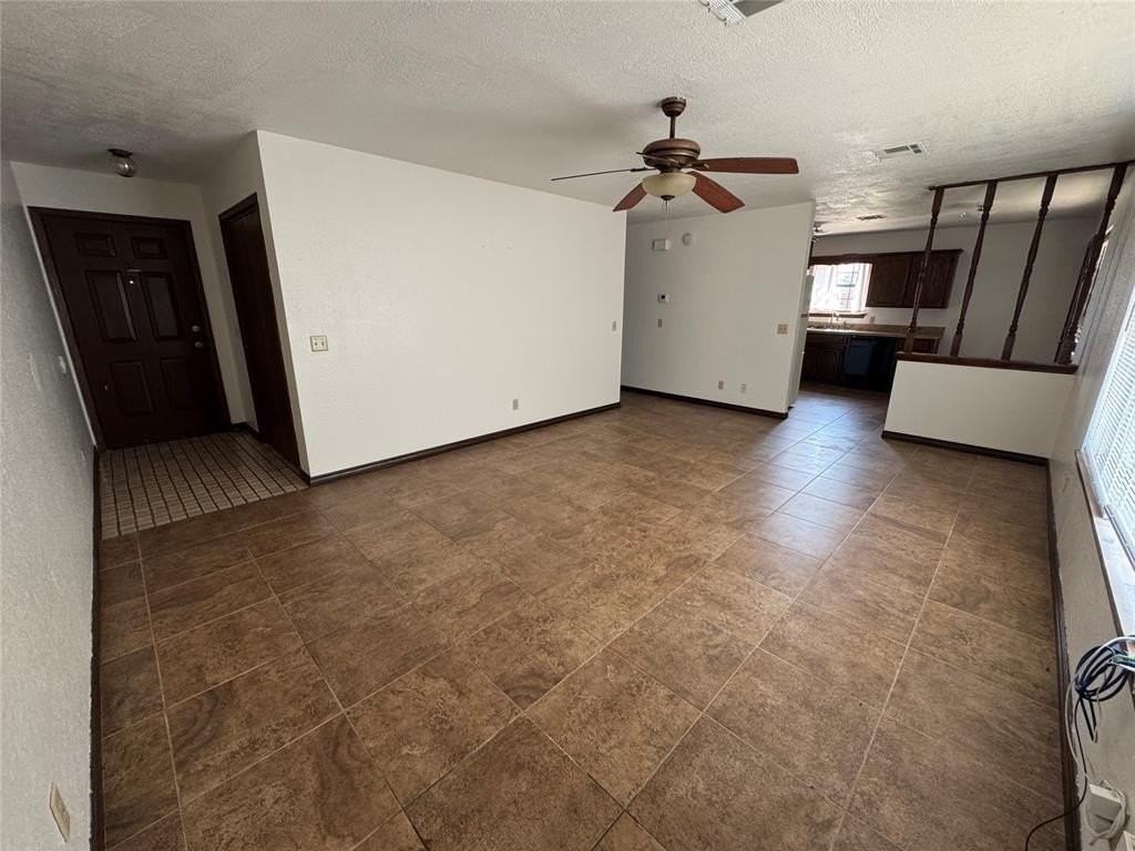 2022 Berry Ave - Photo 2 of 6