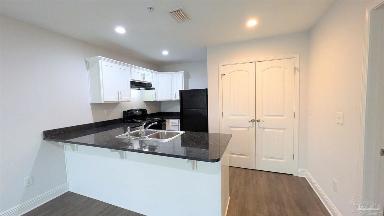 313 N Navy Blvd #2A - Photo 3 of 17