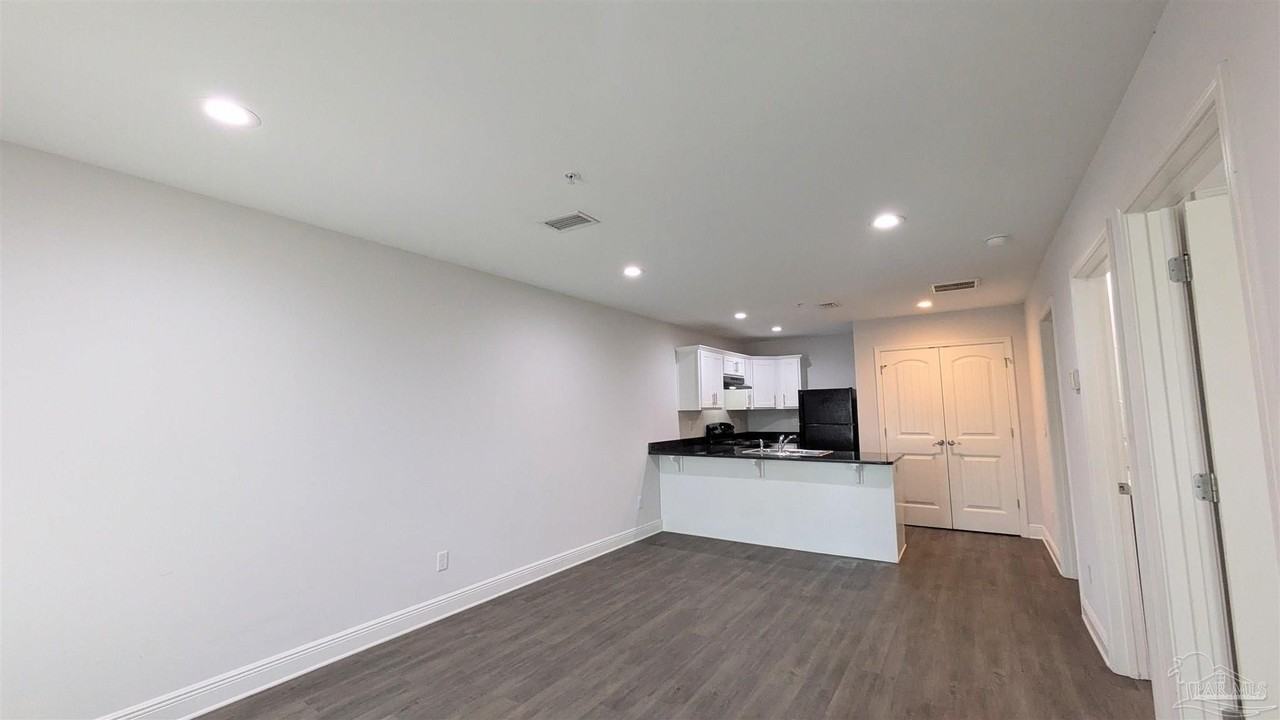313 N Navy Blvd #2A - Photo 4 of 17
