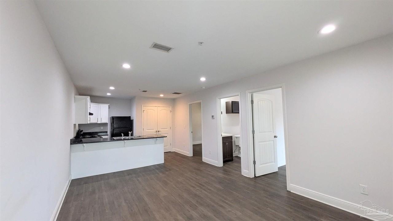 313 N Navy Blvd #2A - Photo 5 of 17