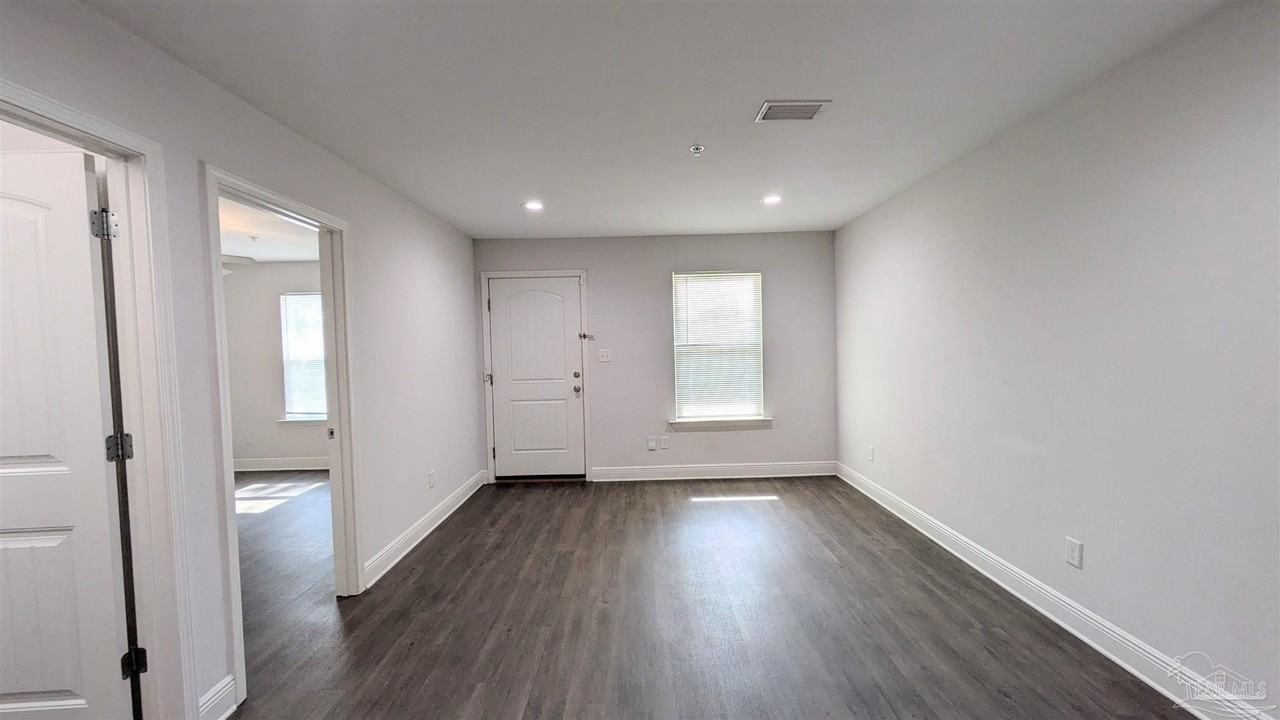 313 N Navy Blvd #2A - Photo 7 of 17