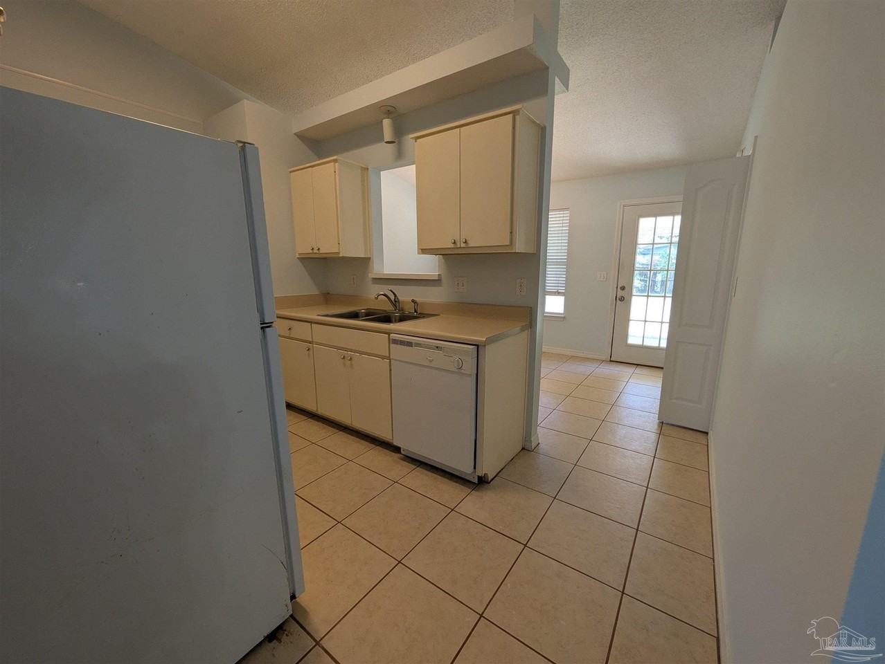 3359 Green Briar Cir #B - Photo 5 of 37