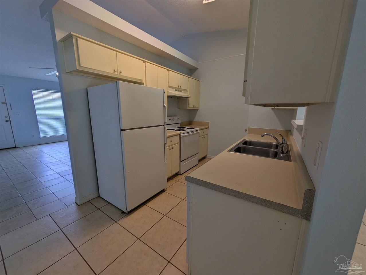 3359 Green Briar Cir #B - Photo 6 of 37