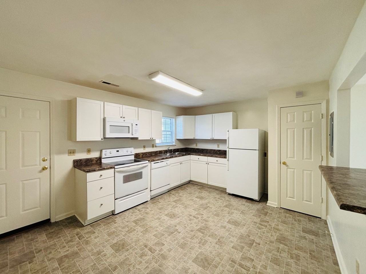 1412 Christine Ct - Photo 5 of 19