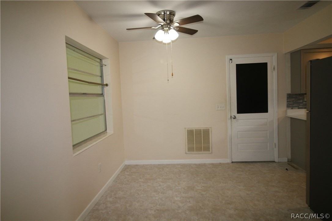 1621 Teasdale St - Photo 4 of 25