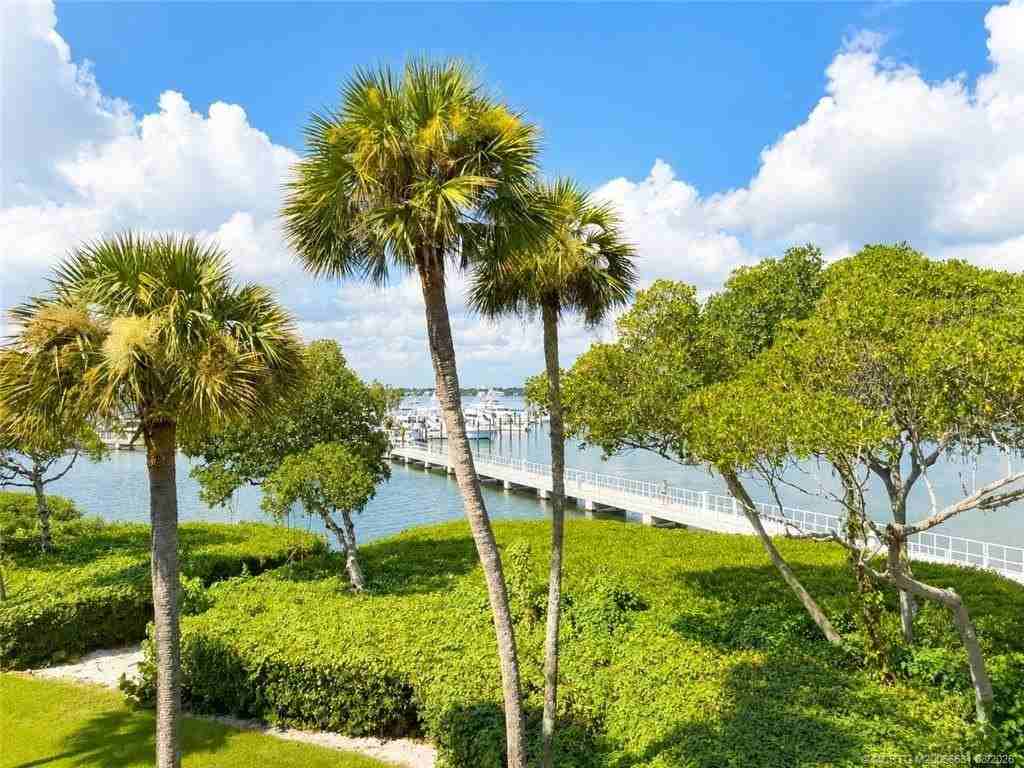 390 Ne Edgewater Dr #302