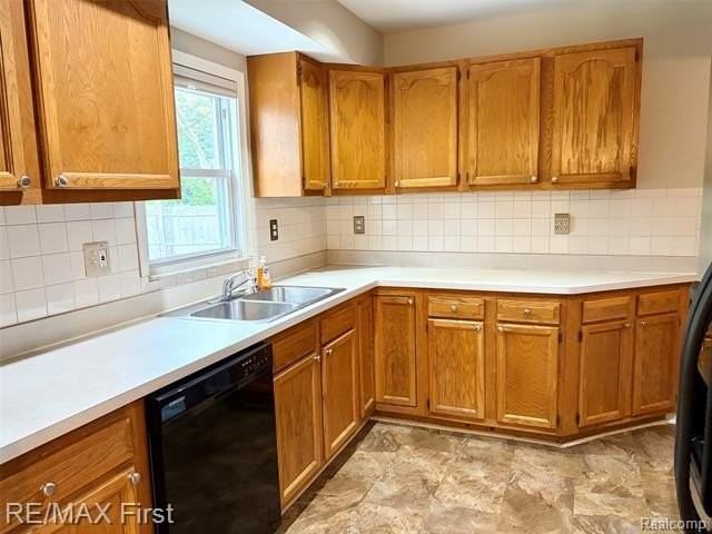 1815 Mcdonald Ave - Photo 4 of 21