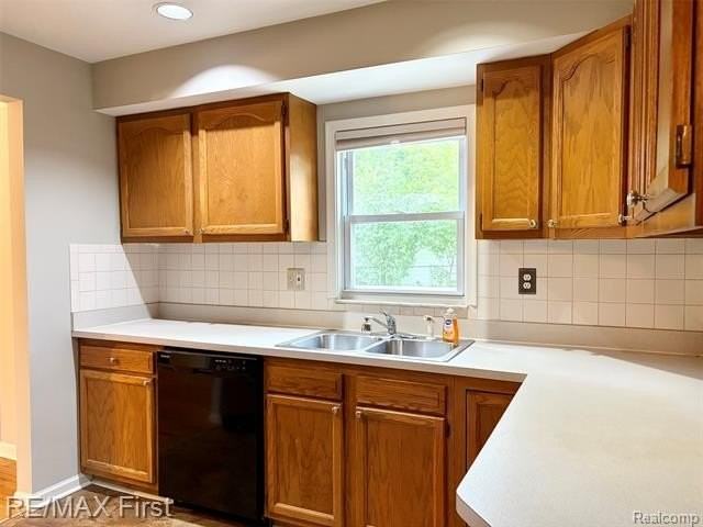 1815 Mcdonald Ave - Photo 6 of 21
