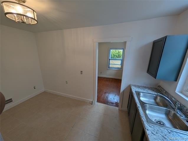 5575 Buckingham Ave - Photo 7 of 15