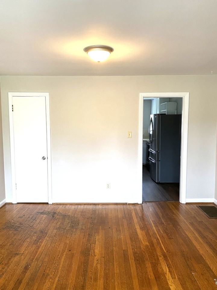 401 Springhill Dr - Photo 3 of 26