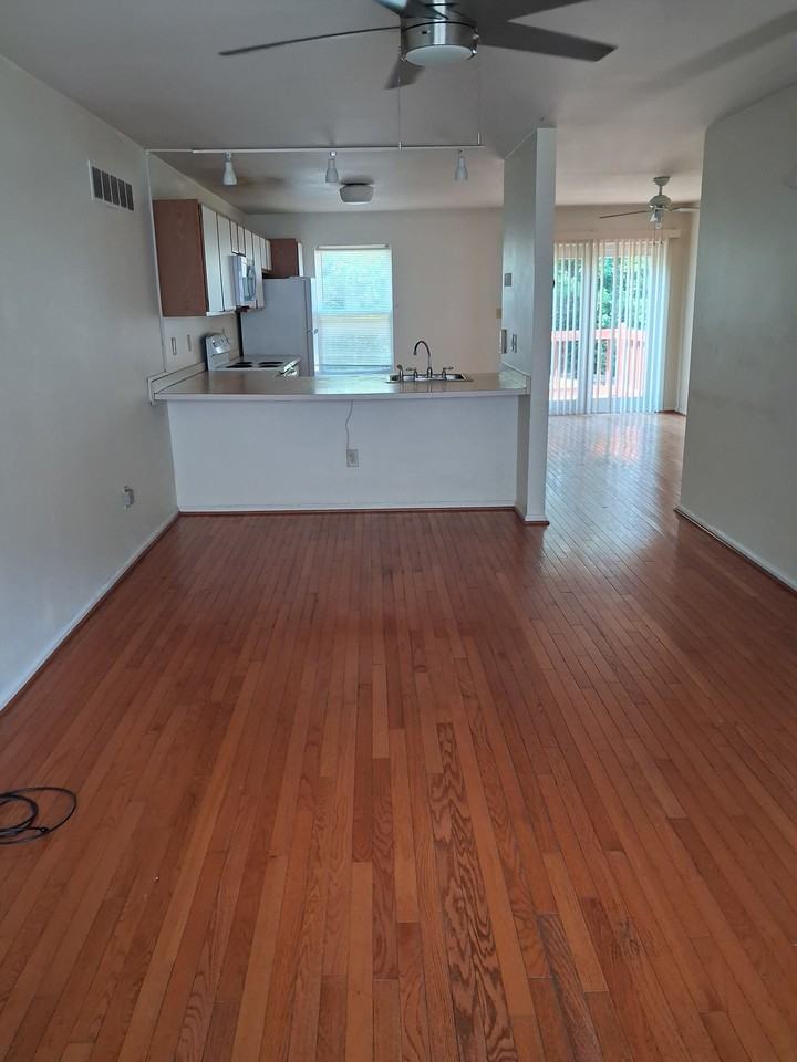 136 Wimbledon Ct #1 - Photo 2 of 12