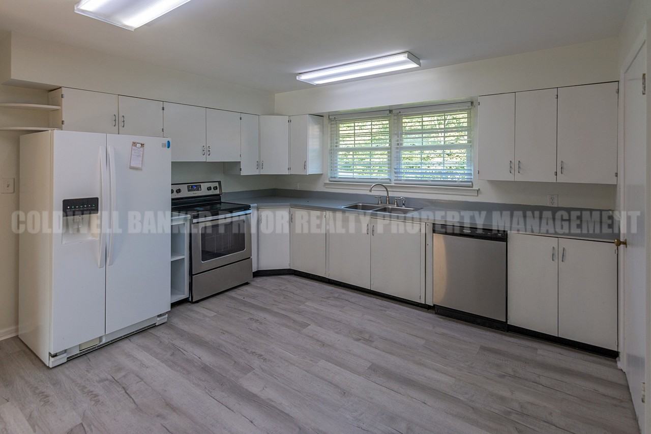 1225 Panorama Dr #1 - Photo 6 of 32