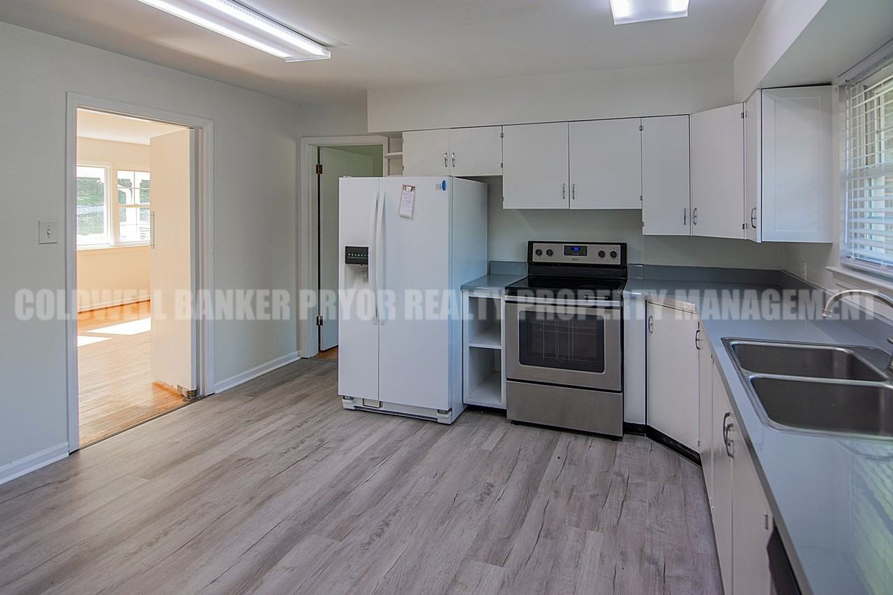 1225 Panorama Dr #1 - Photo 7 of 32