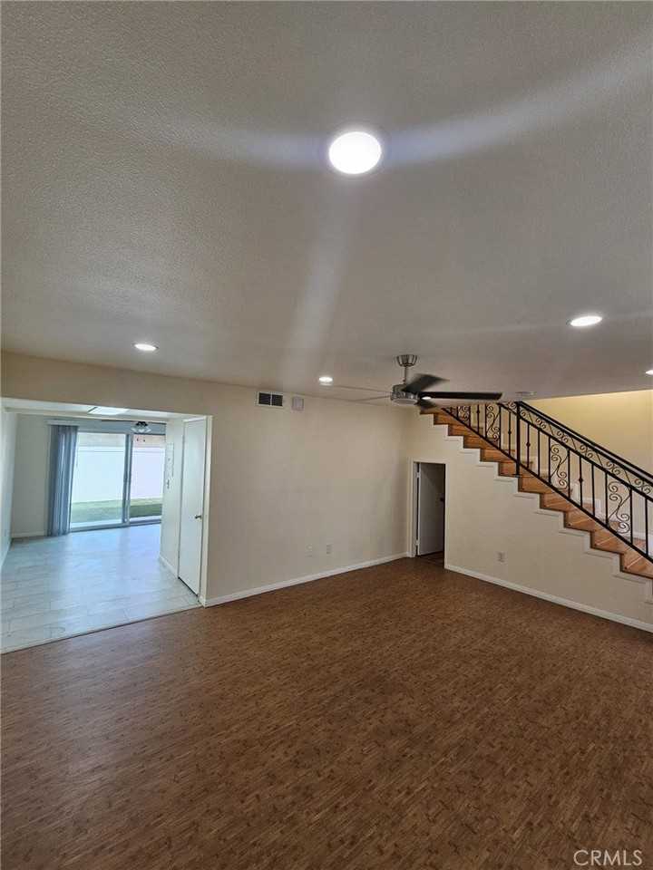 8039 Puritan St - Photo 5 of 17