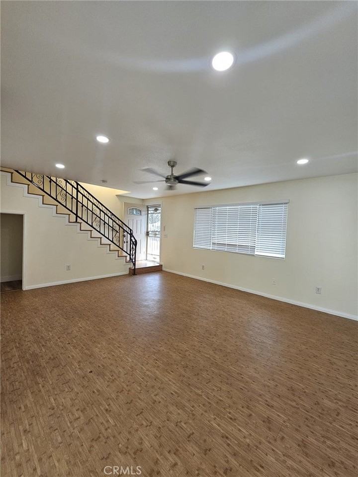 8039 Puritan St - Photo 6 of 17