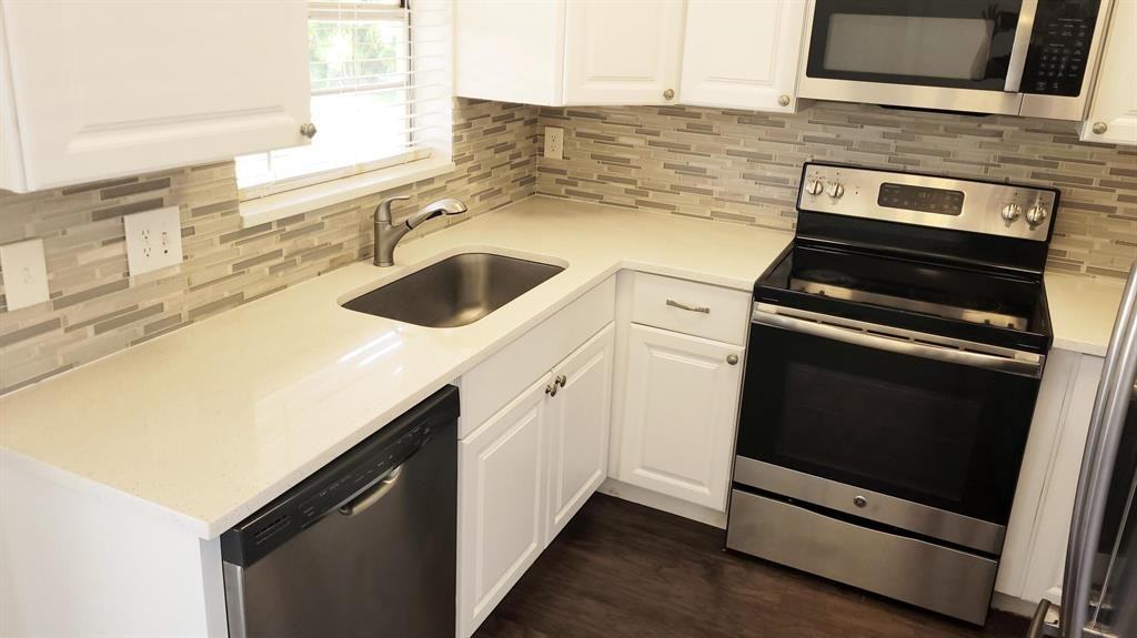 135 Village Cir - Photo 4 of 26