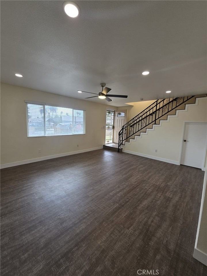 8041 Puritan St - Photo 5 of 18