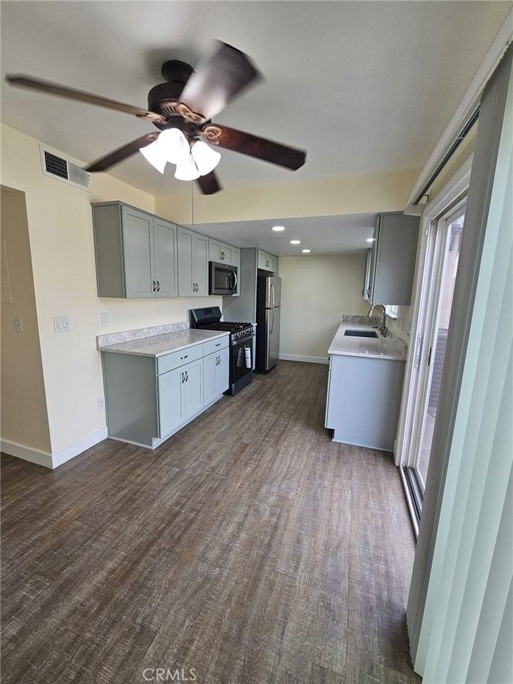8041 Puritan St - Photo 7 of 18