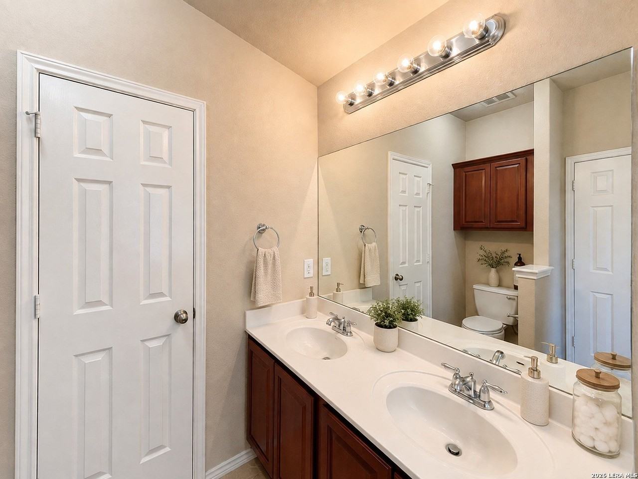 2121 Dorman Dr - Photo 6 of 50