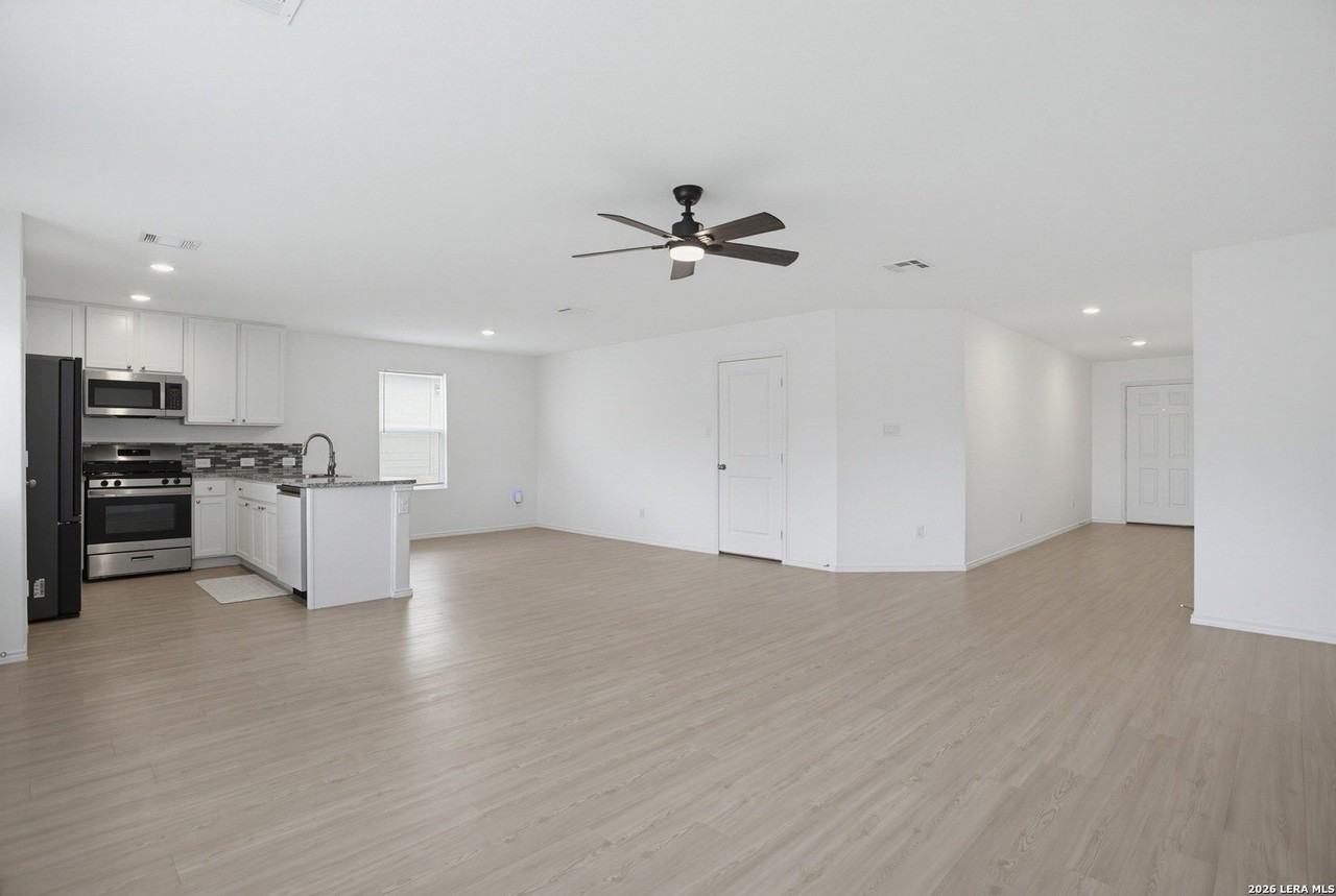 14042 Wool Park - Photo 4 of 29