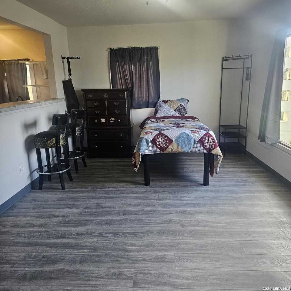 1211 Gladstone #A