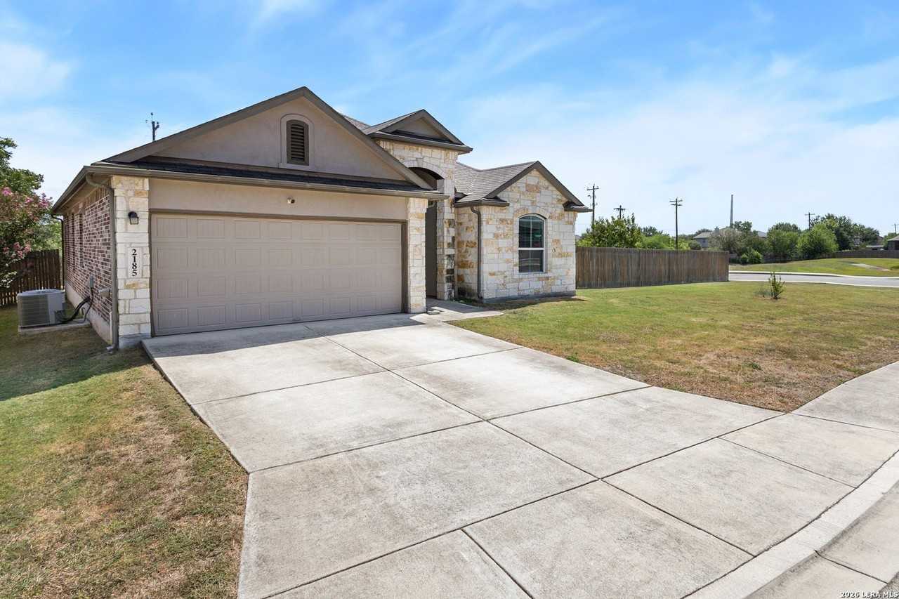2185 Keystone Dr - Photo 2 of 22