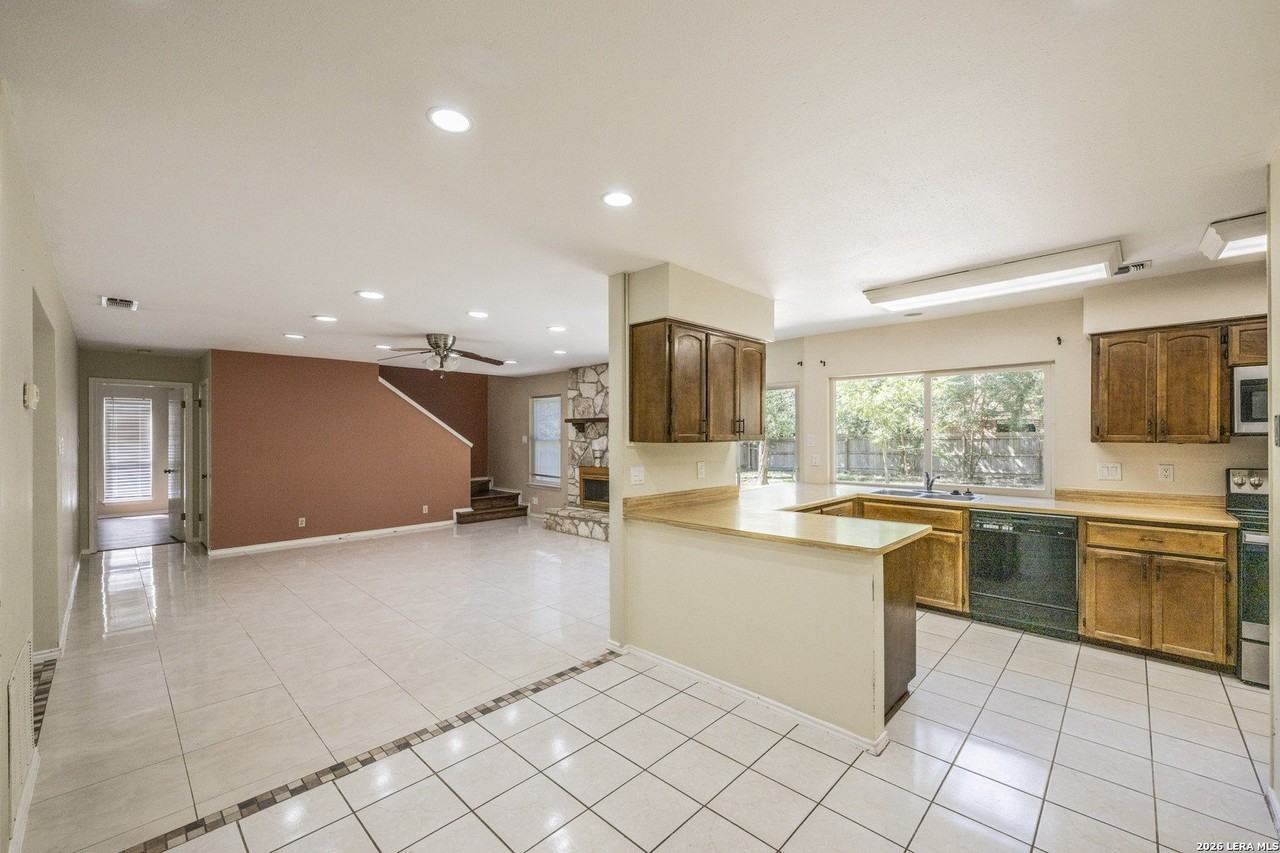 14011 Woodstream - Photo 4 of 26