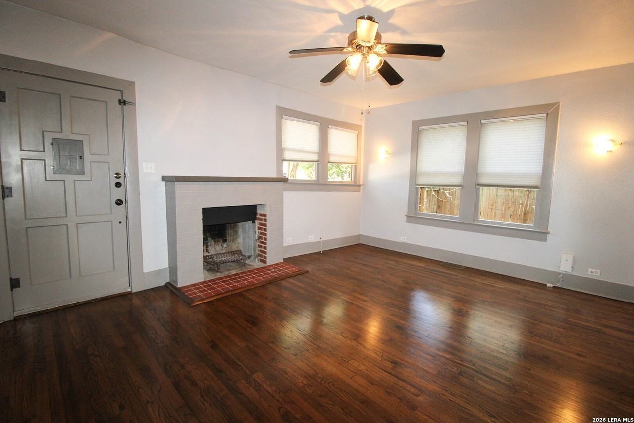 436 W Rosewood Ave - Photo 4 of 42