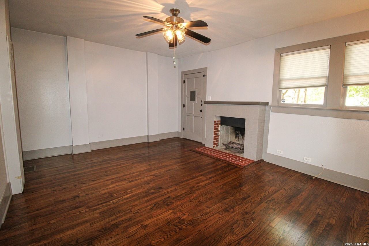 436 W Rosewood Ave - Photo 5 of 42