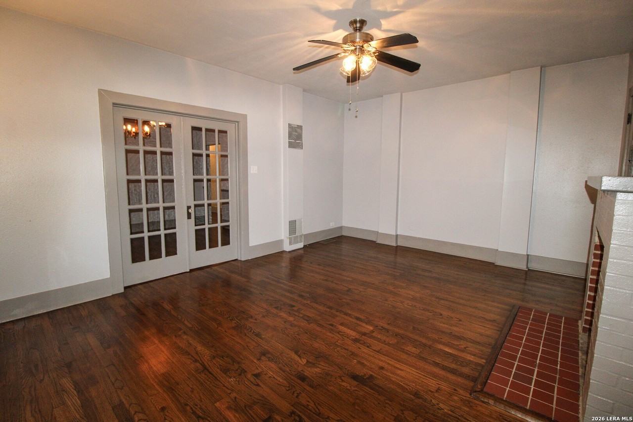 436 W Rosewood Ave - Photo 6 of 42