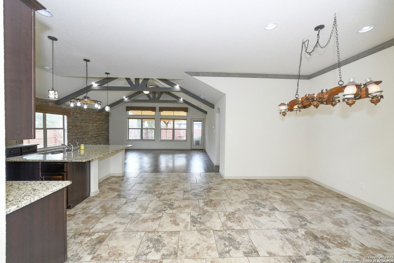 842 Wall St - Photo 3 of 21