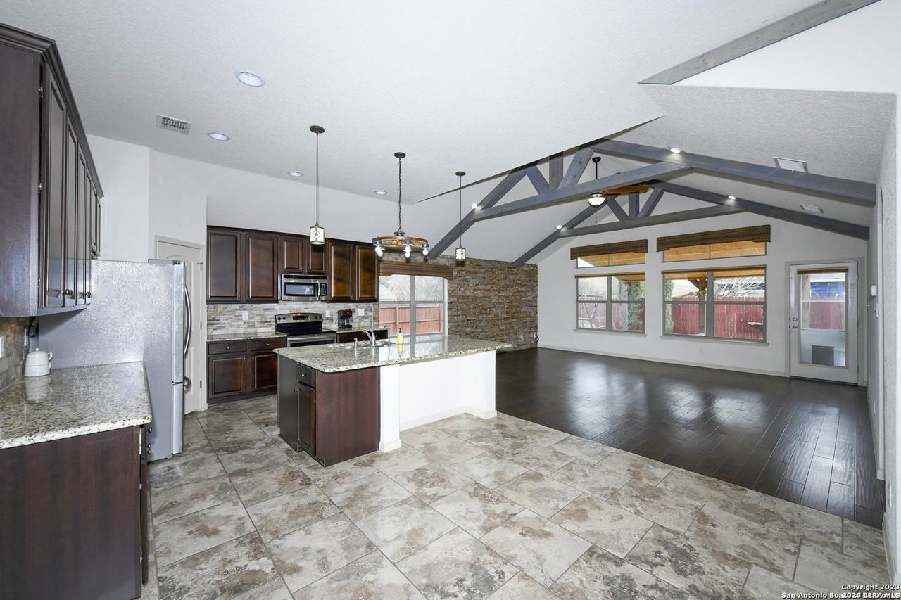 842 Wall St - Photo 4 of 21