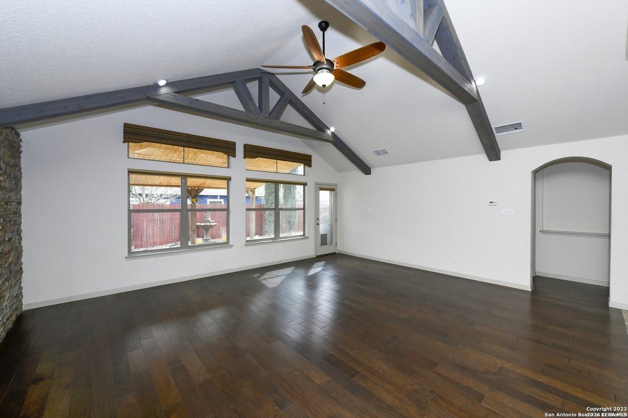 842 Wall St - Photo 6 of 21