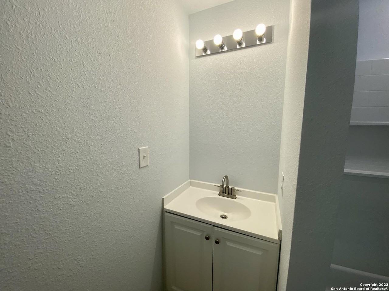 1632 S Hamilton St #101 - Photo 7 of 15