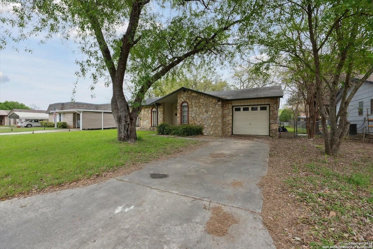 312 Lori Lynn Dr - Photo 3 of 31
