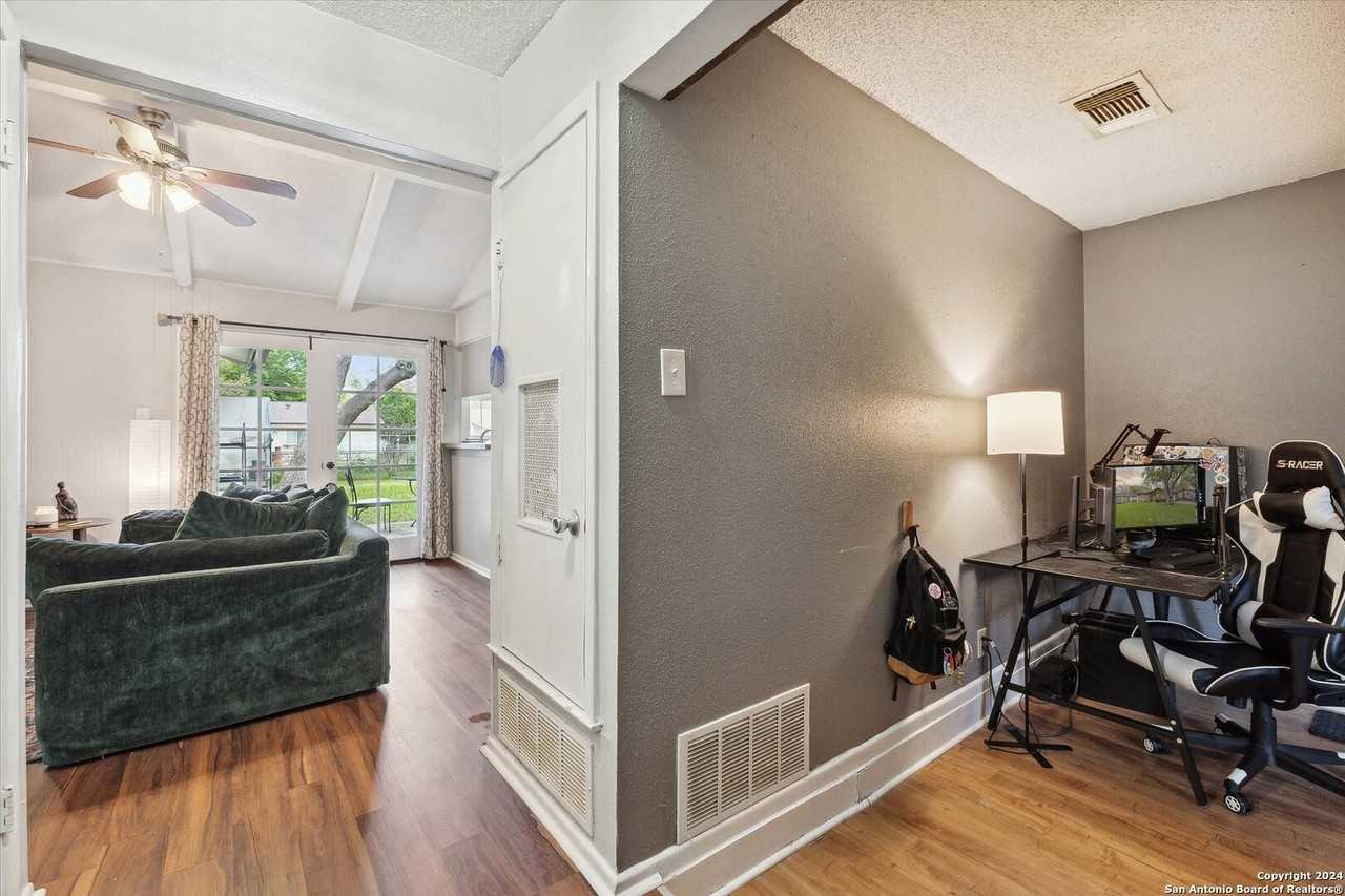 312 Lori Lynn Dr - Photo 6 of 31