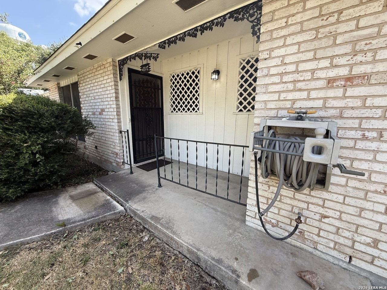 4102 Kirby Dr - Photo 3 of 22