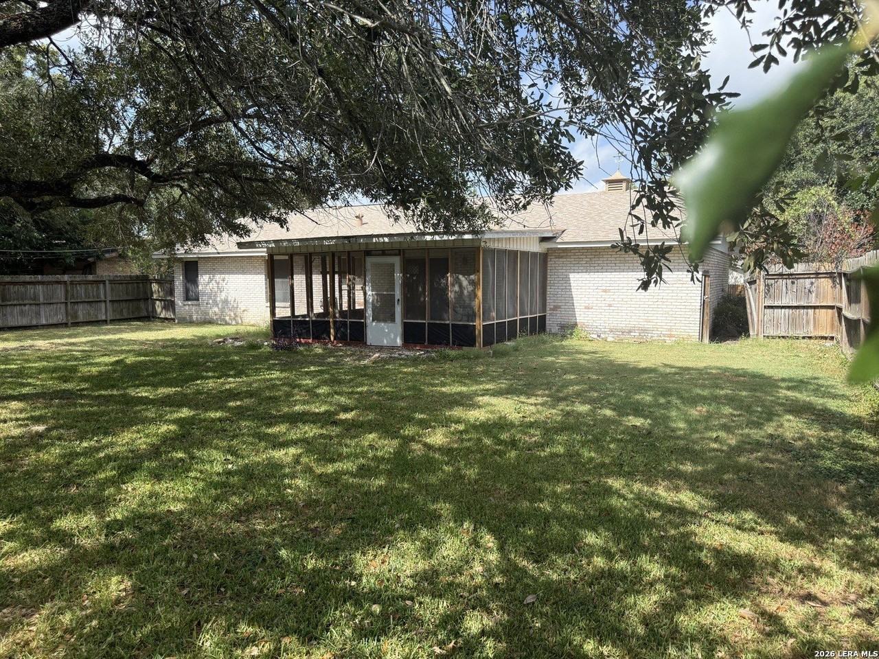 4102 Kirby Dr - Photo 4 of 22