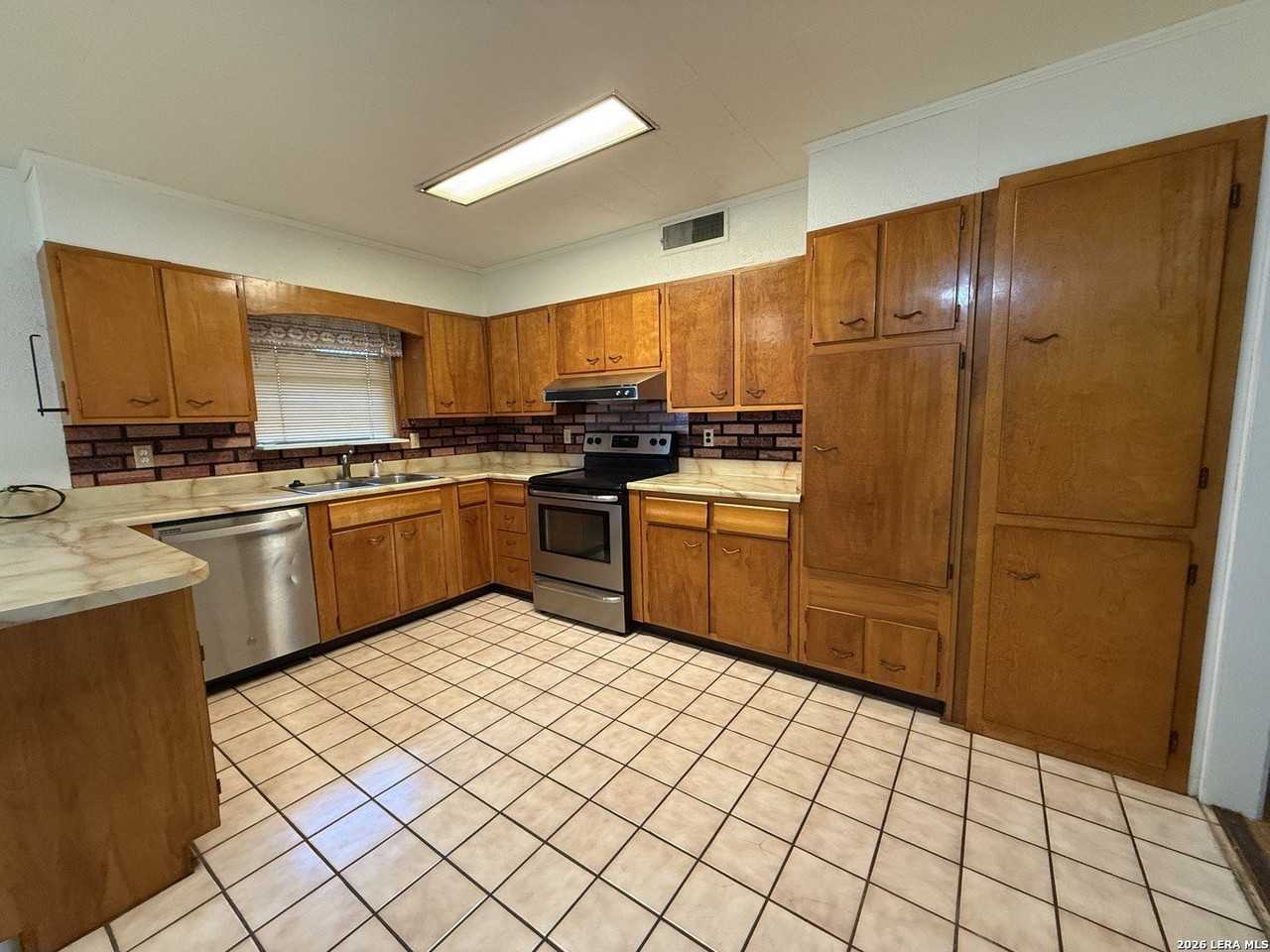 4102 Kirby Dr - Photo 5 of 22